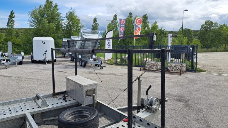 Remorque porte voiture d'occasion Niewiadow Jupiter 4,5m x 2m 2700 kg lussan montpellier uzès montpellier avignon montélimar