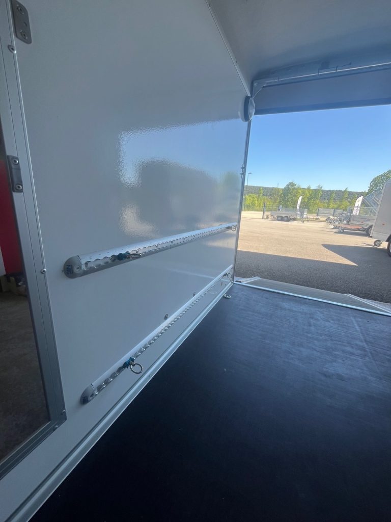 Rail d'arrimage 3m de long accessoires remorque fourgon debon deparis&co alès avignon uzès montpellier