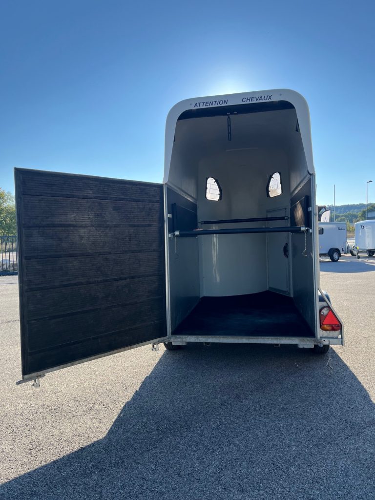 remorque van cheval cheval liberte 1,5 places gold one origins uzès avignon montpellier alès
