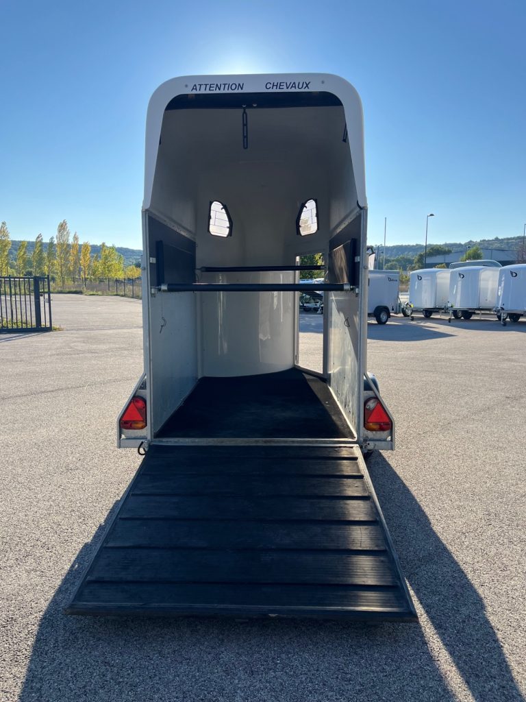 remorque van cheval cheval liberte 1,5 places gold one origins uzès avignon montpellier alès