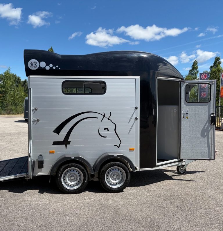 remorque van pour chevaux 2 places cheval liberte gold 3 d'occasion pas cher remorque van pour chevaux 2 places cheval liberte gold 3 d'occasion pas cher
