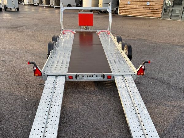 remorque porte ouvert voiture brian james trailers A Transporter