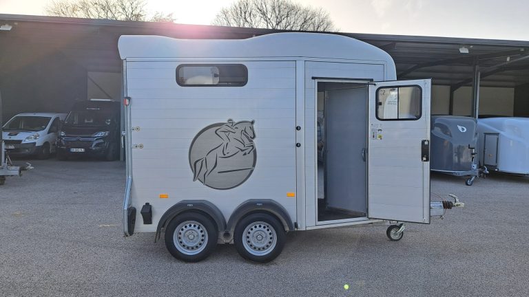 remorque van chevaux occasion cheval liberte touring jumping 2024 alès uzès bagnols-sur-cèze montpellier avignon