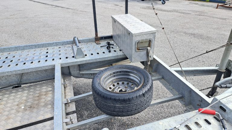 Remorque porte voiture d'occasion Niewiadow Jupiter 4,5m x 2m 2700 kg lussan montpellier uzès montpellier avignon montélimar