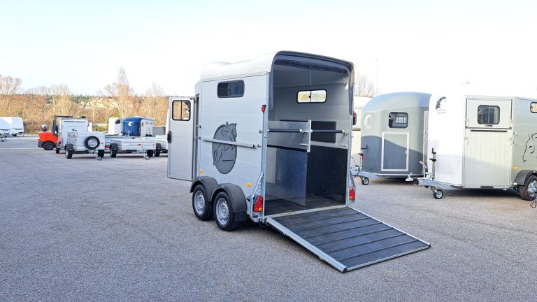 remorque van chevaux occasion cheval liberte touring jumping 2024 alès uzès bagnols-sur-cèze montpellier avignon
