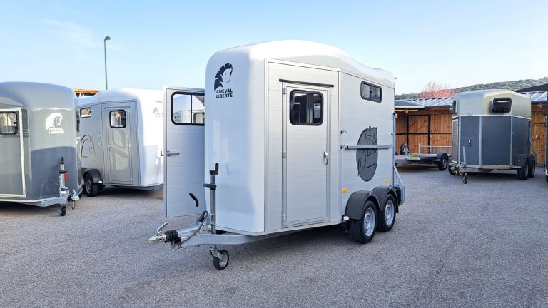 remorque van chevaux occasion cheval liberte touring jumping 2024 alès uzès bagnols-sur-cèze montpellier avignon
