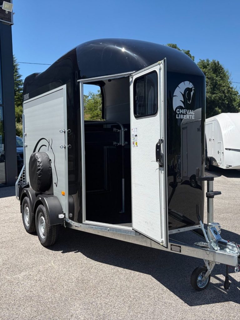 remorque van pour chevaux 2 places cheval liberte gold origins origine lussan avignon montpellier alès uzès bagnols remorque van pour chevaux 2 places cheval liberte gold origins origine lussan avignon montpellier alès uzès bagnols