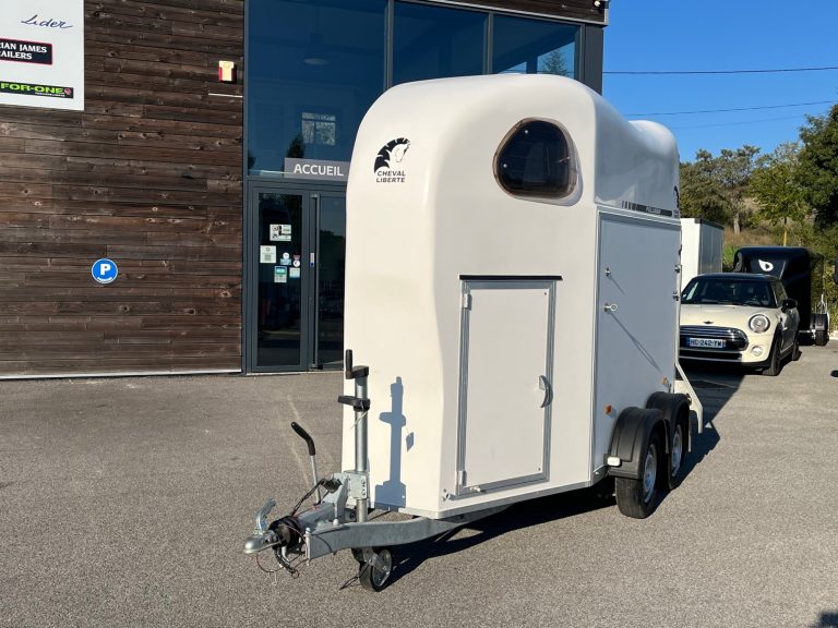 remorque van cheval cheval liberte 1,5 places gold one origins uzès avignon montpellier alès