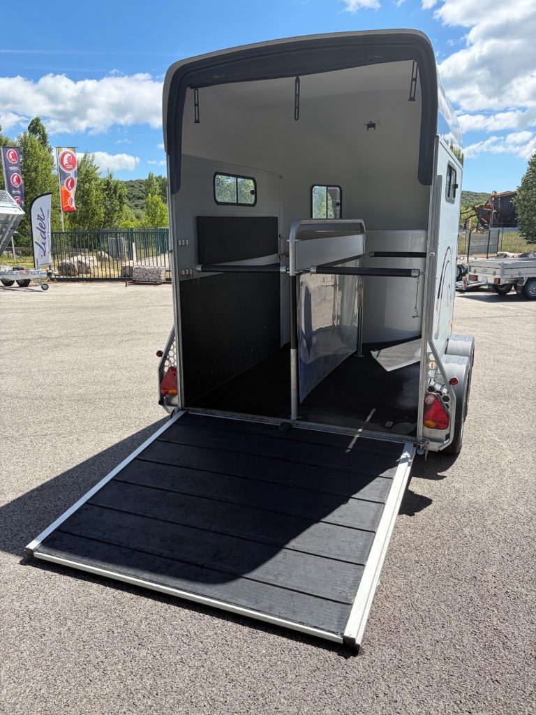 remorque van pour chevaux 2 places cheval liberte gold 3 d'occasion pas cher
