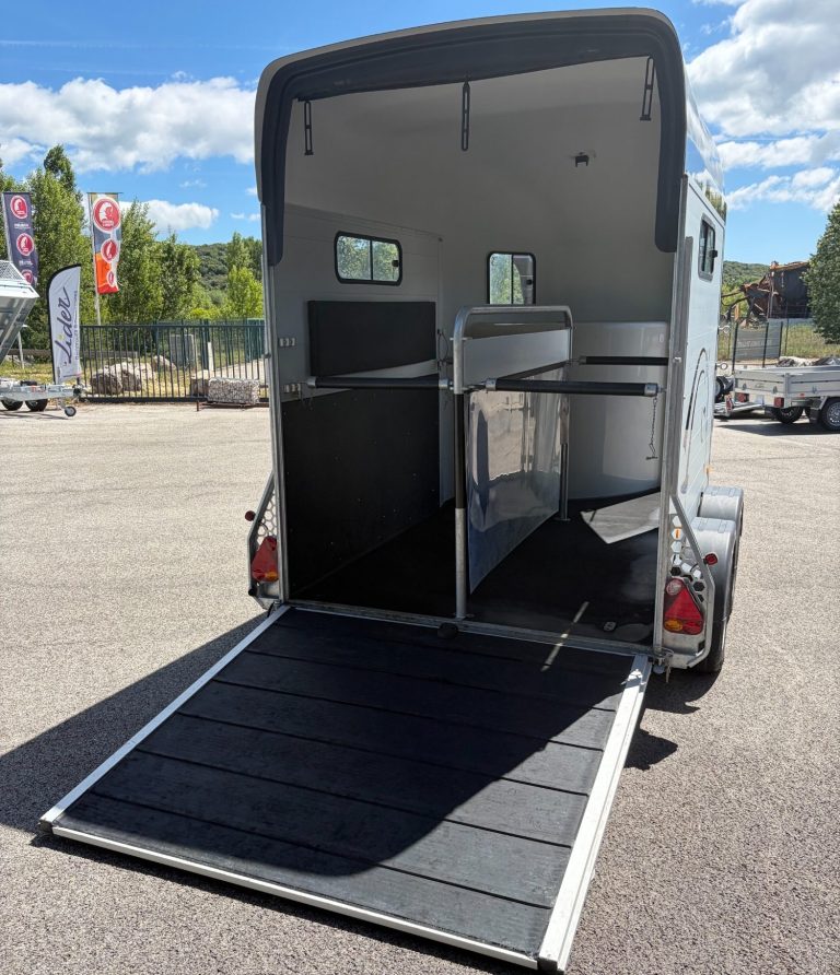 remorque van pour chevaux 2 places cheval liberte gold 3 d'occasion pas cher remorque van pour chevaux 2 places cheval liberte gold 3 d'occasion pas cher