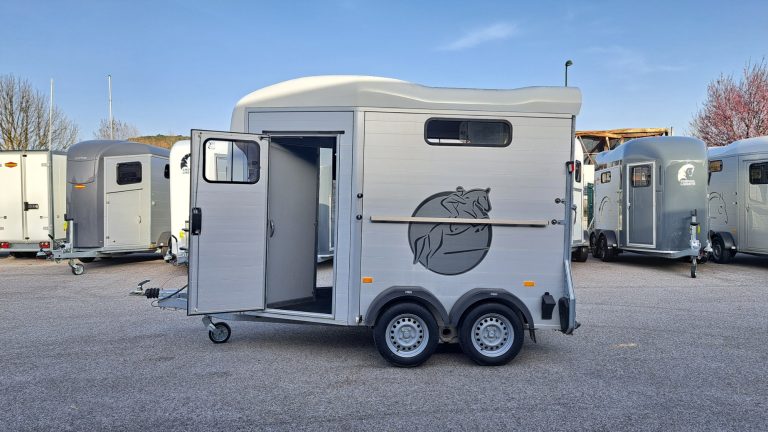 remorque van chevaux occasion cheval liberte touring jumping 2024 alès uzès bagnols-sur-cèze montpellier avignon