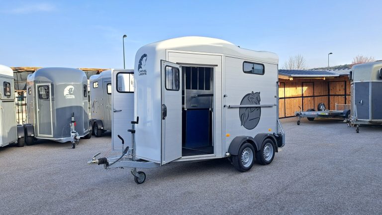 remorque van chevaux occasion cheval liberte touring jumping 2024 alès uzès bagnols-sur-cèze montpellier avignon
